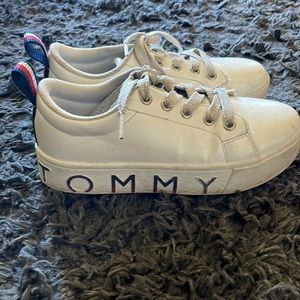 Tommy Hilfiger casual tennis platform sneaker